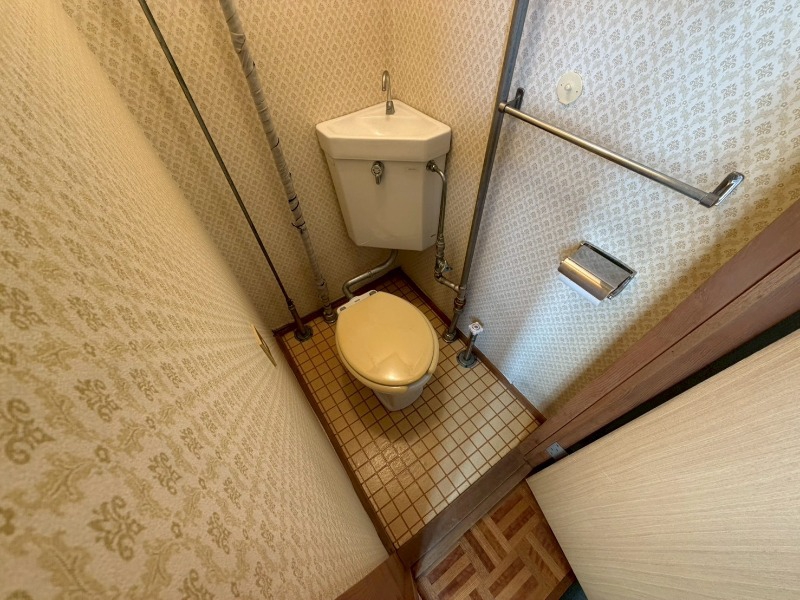 トイレ　こちらはトイレです。清潔感があり、安心して使用できます。