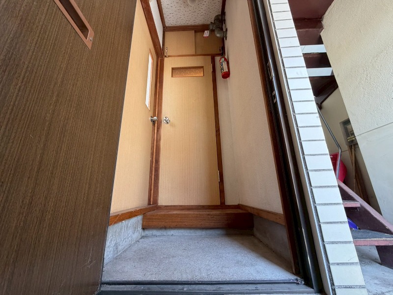 玄関　玄関の様子です。明るい印象ですね。気分もあがりそう。
