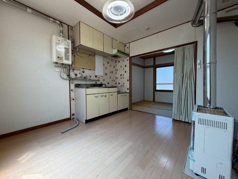 居室・リビング　広くてキレイなお部屋が広がっていて、充実した生活が送れそう。