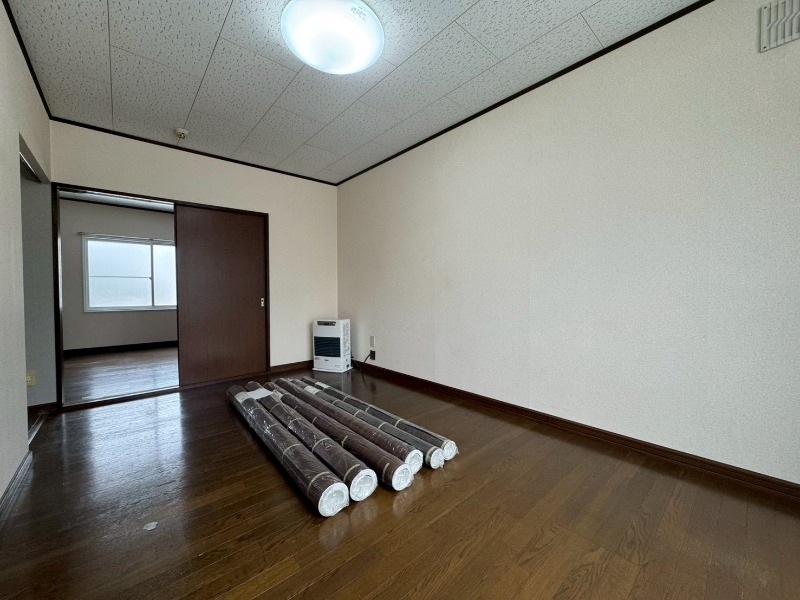 居室・リビング　広くてキレイなお部屋が広がっていて、充実した生活が送れそう。