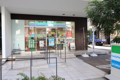 コンビニ　ファミリーマート 台東四丁目店（コンビニ）まで1m