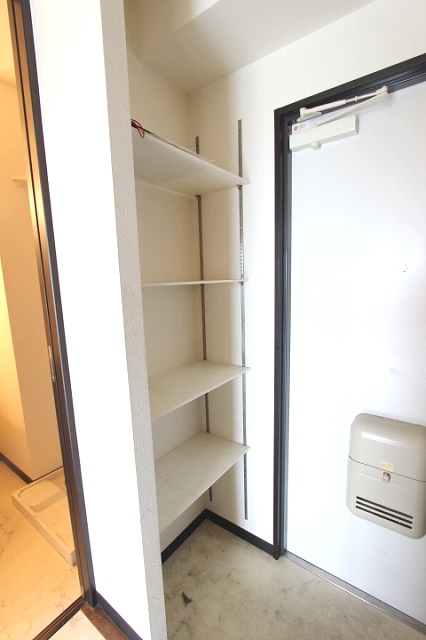 収納　同物件別号室のものです。