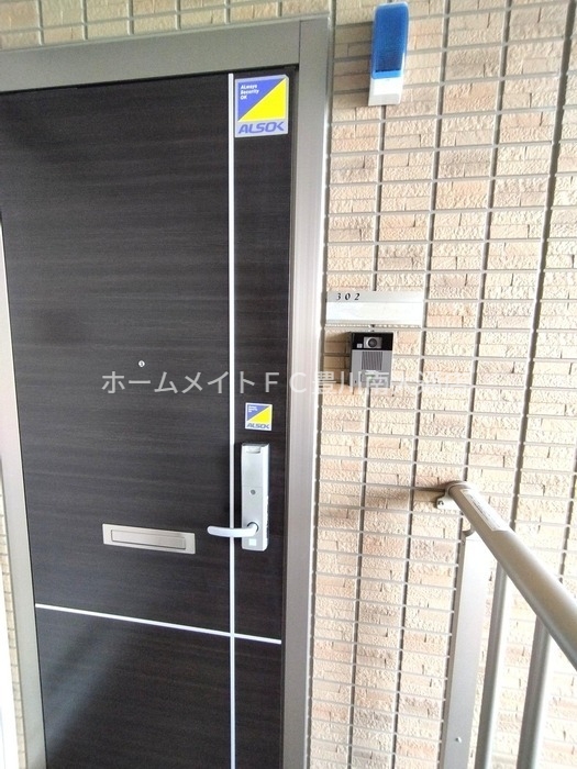 玄関　同型別部屋写真（反転）