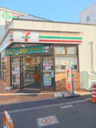 コンビニ　セブンイレブン西新井駅西口店（コンビニ）まで187m