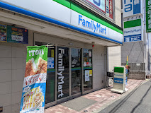 コンビニ　ファミリーマート平和台駅前店（コンビニ）まで208m