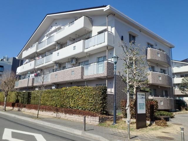 建物外観　★全号室、南に面したバルコニー、居室★