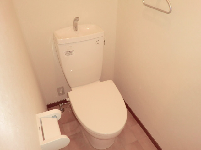 山陽電鉄本線 播磨町駅 徒歩11分 2階建 築16年のトイレ写真