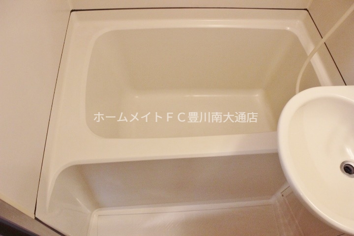 バス・シャワールーム　同型別部屋写真（反転）