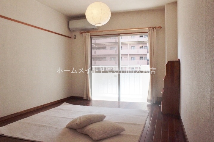 居室・リビング　同型別部屋写真（反転）