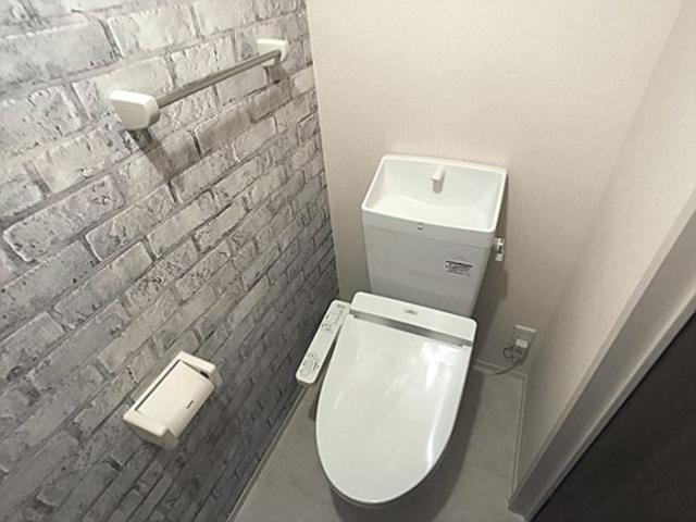 東武伊勢崎線 剛志駅 徒歩68分 2階建 築11年のトイレ写真
