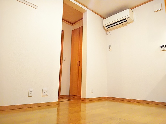 居室・リビング　室内