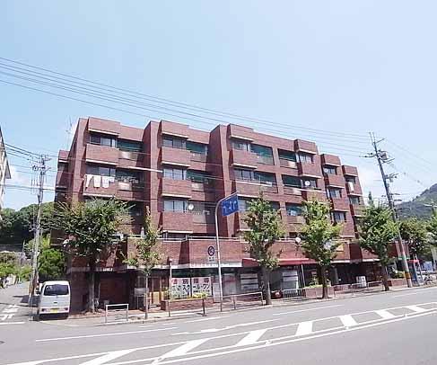 京都市左京区岡崎東天王町のマンションの建物外観