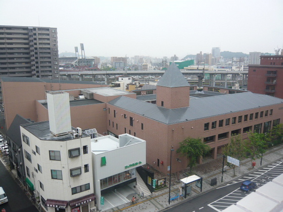 【広島市東区尾長西のマンションの図書館】