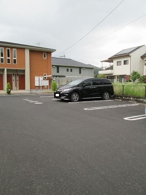 【サンイーストの駐車場】