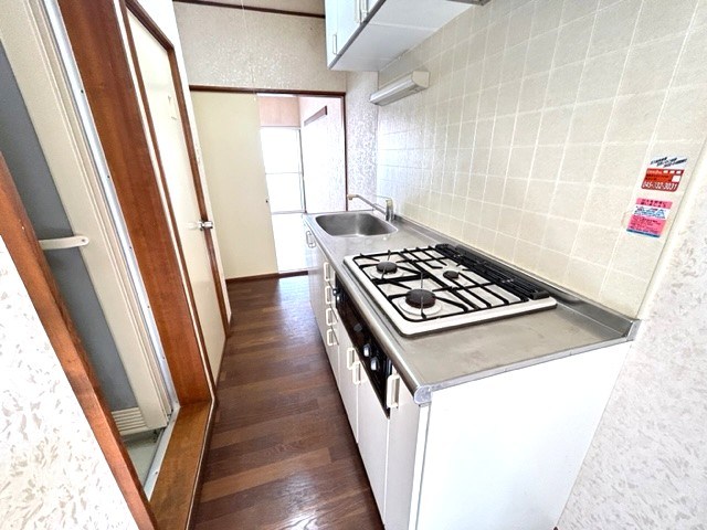 キッチン　3口ガスコンロ