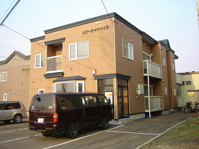 札幌市東区北五十条東のアパートの建物外観