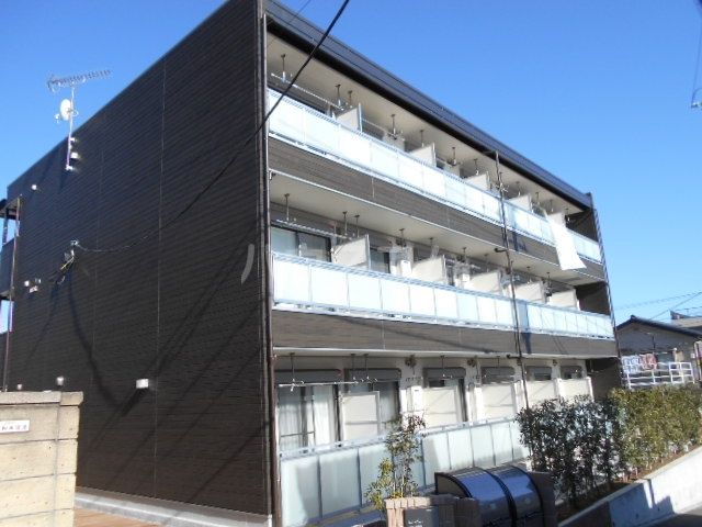 綾瀬市大上のマンションの建物外観