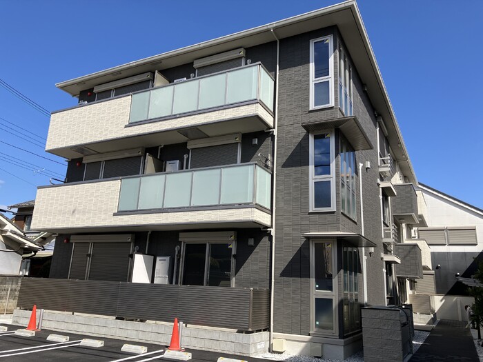 建物外観　「ラ・フォレ」、現地待ち合わせでのご案内も大丈夫です。