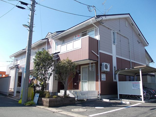 山形市南館のアパートの建物外観