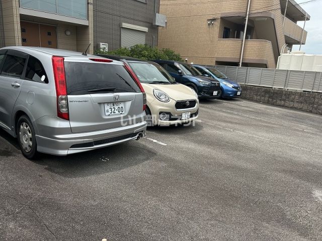 【桑名市星見ヶ丘のアパートの駐車場】