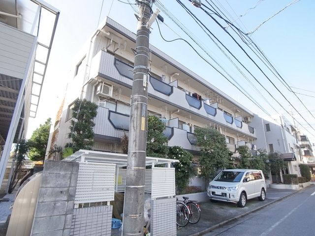 東大和市南街のマンションの建物外観