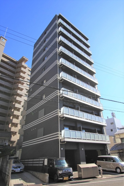 【松山市喜与町のマンションの建物外観】