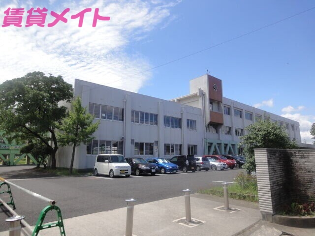 【亀山市北町のアパートの小学校】