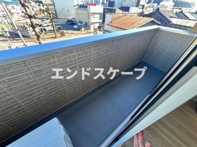 【高崎市和田町のアパートのバルコニー】