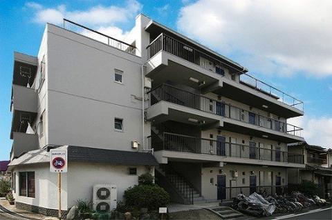 山崎第６マンションの建物外観