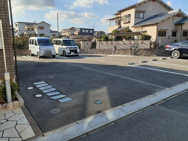 【香芝市磯壁のアパートの駐車場】