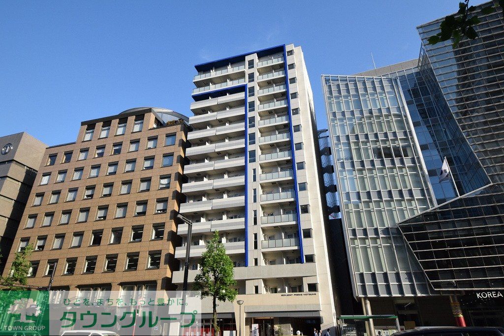 【新宿区四谷のマンションの建物外観】