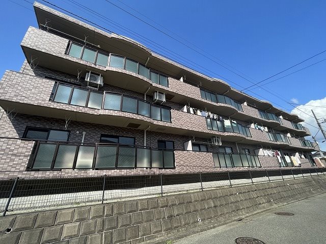 藤沢市渡内のマンションの建物外観