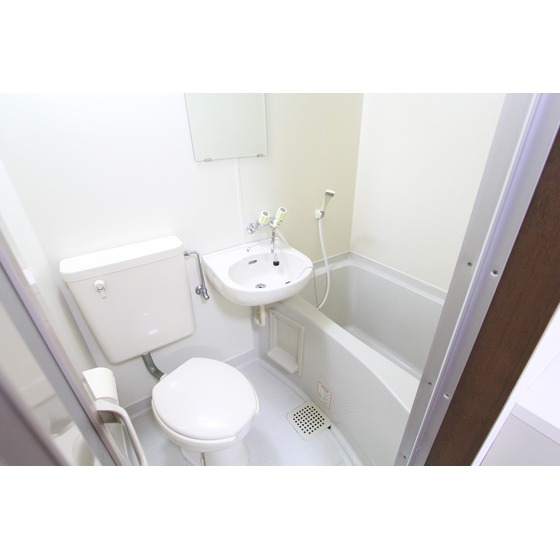 バス・シャワールーム　参考：００Ｂ号室／バス・トイレ同室