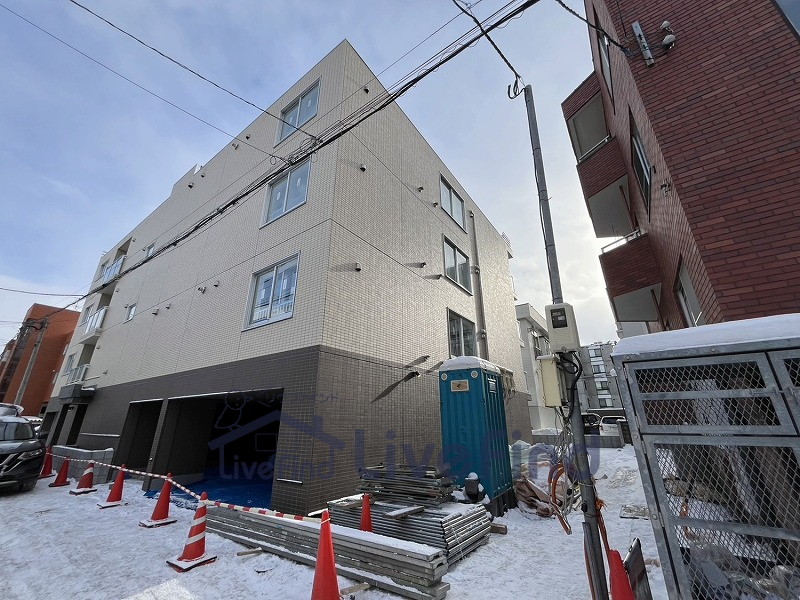 札幌市中央区南五条西のマンションの建物外観