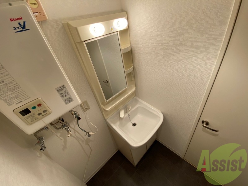 洗面設備　シャンプードレッサー。身支度はここでばっちりですね。