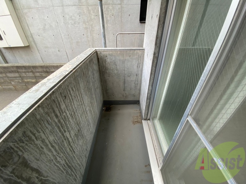 バルコニー　バルコニーです。洗濯物を干すもよし、一息つくもよしですね。