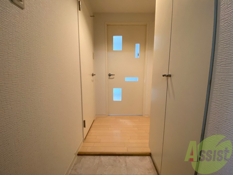 玄関　玄関です。すぐ広いリビングにつながっています。