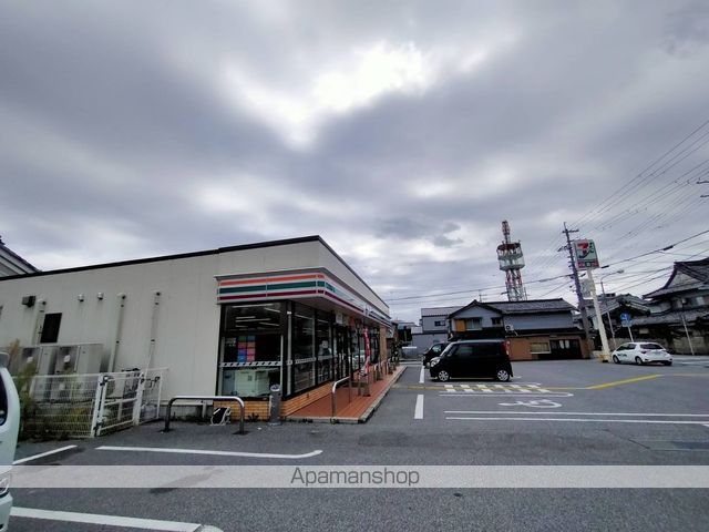 コンビニ　セブンイレブン（コンビニ）まで614m