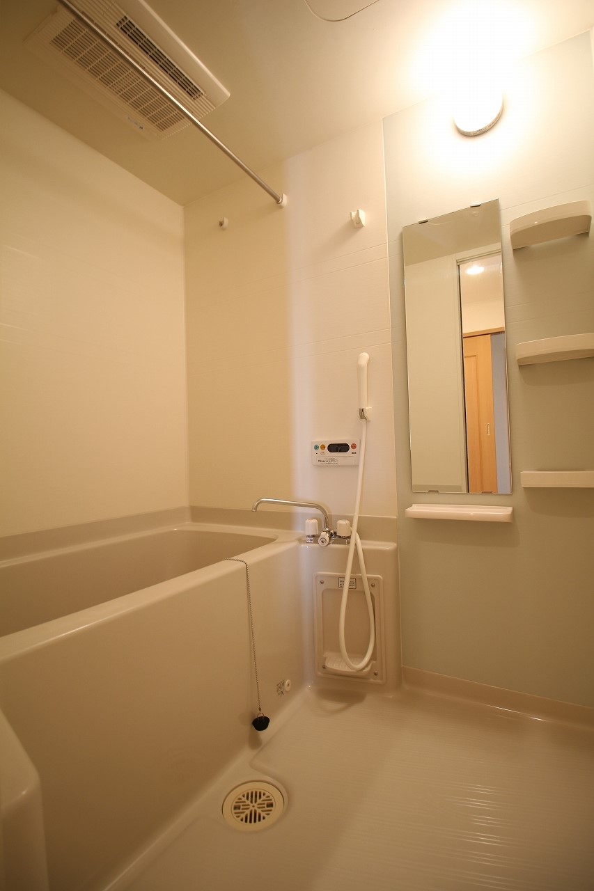 バス・シャワールーム　浴室乾燥機が付いています