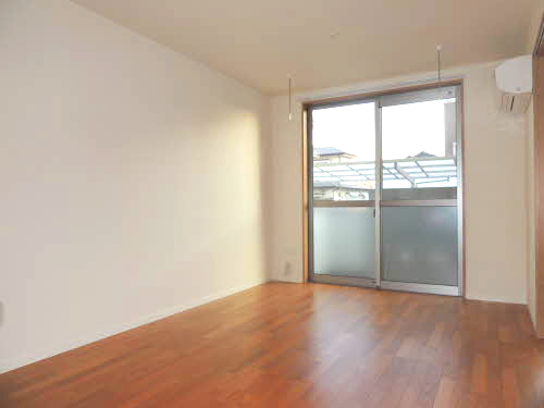 居室・リビング　※同タイプの部屋写真です