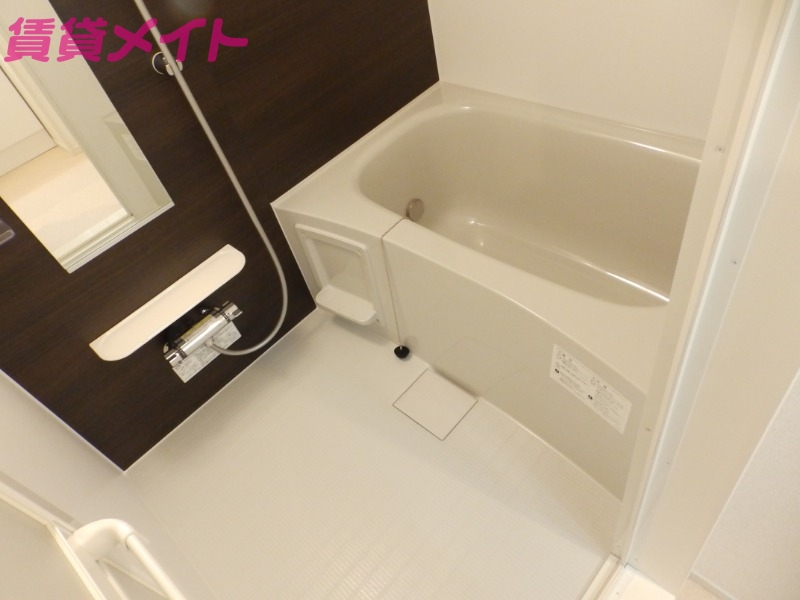 バス・シャワールーム　同物件別部屋のお写真です。