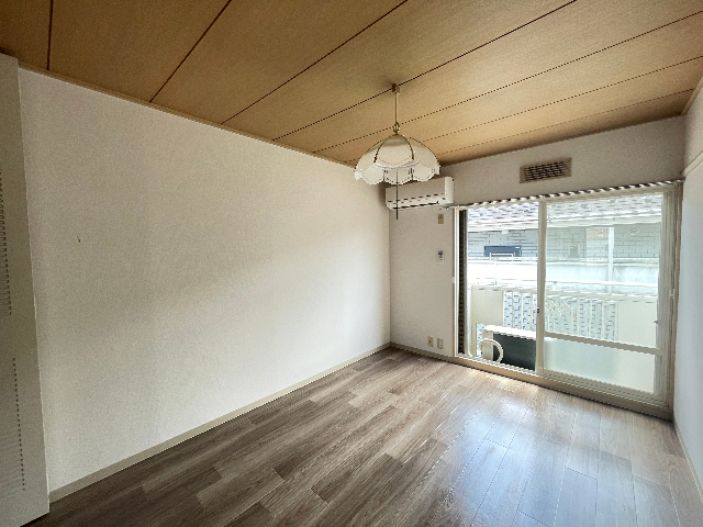 居室・リビング　別号室の室内写真