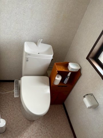 神埼町鶴戸建のトイレ写真