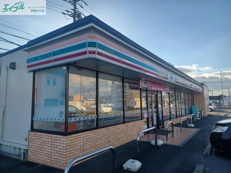 コンビニ　セブンイレブン津市雲出本郷町店（コンビニ）まで530m