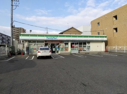 コンビニ　ファミリーマート 茶屋が坂駅前店（コンビニ）まで745m