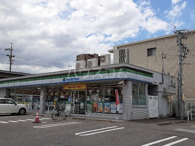 コンビニ　ファミリーマート 金城町二丁目店（コンビニ）まで324m