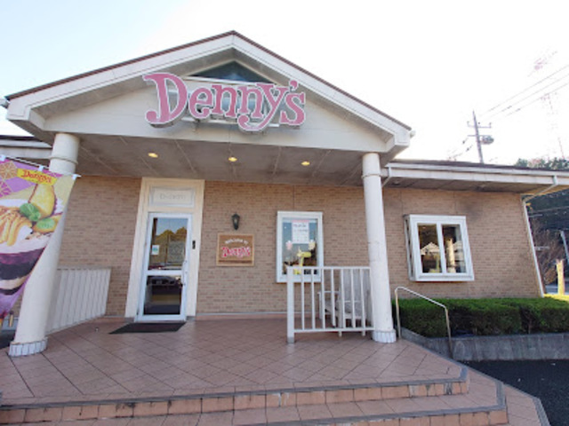 飲食店　デニーズ多摩貝取店（飲食店）まで792m