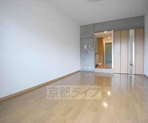 居室・リビング　広々した洋室