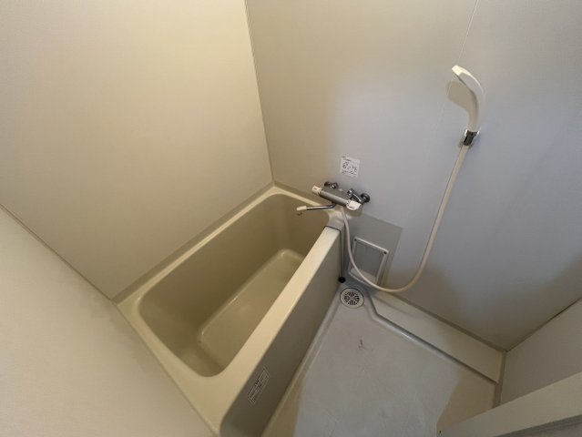 バス・シャワールーム　同物件別部屋写真