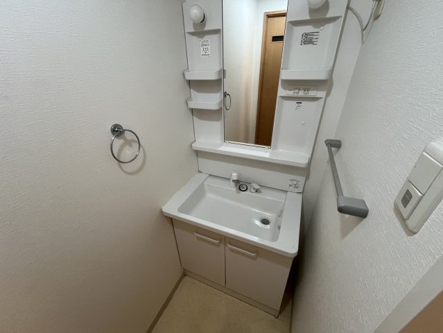 洗面設備　同物件別部屋写真